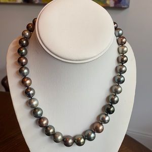 Tahitian pearl necklace